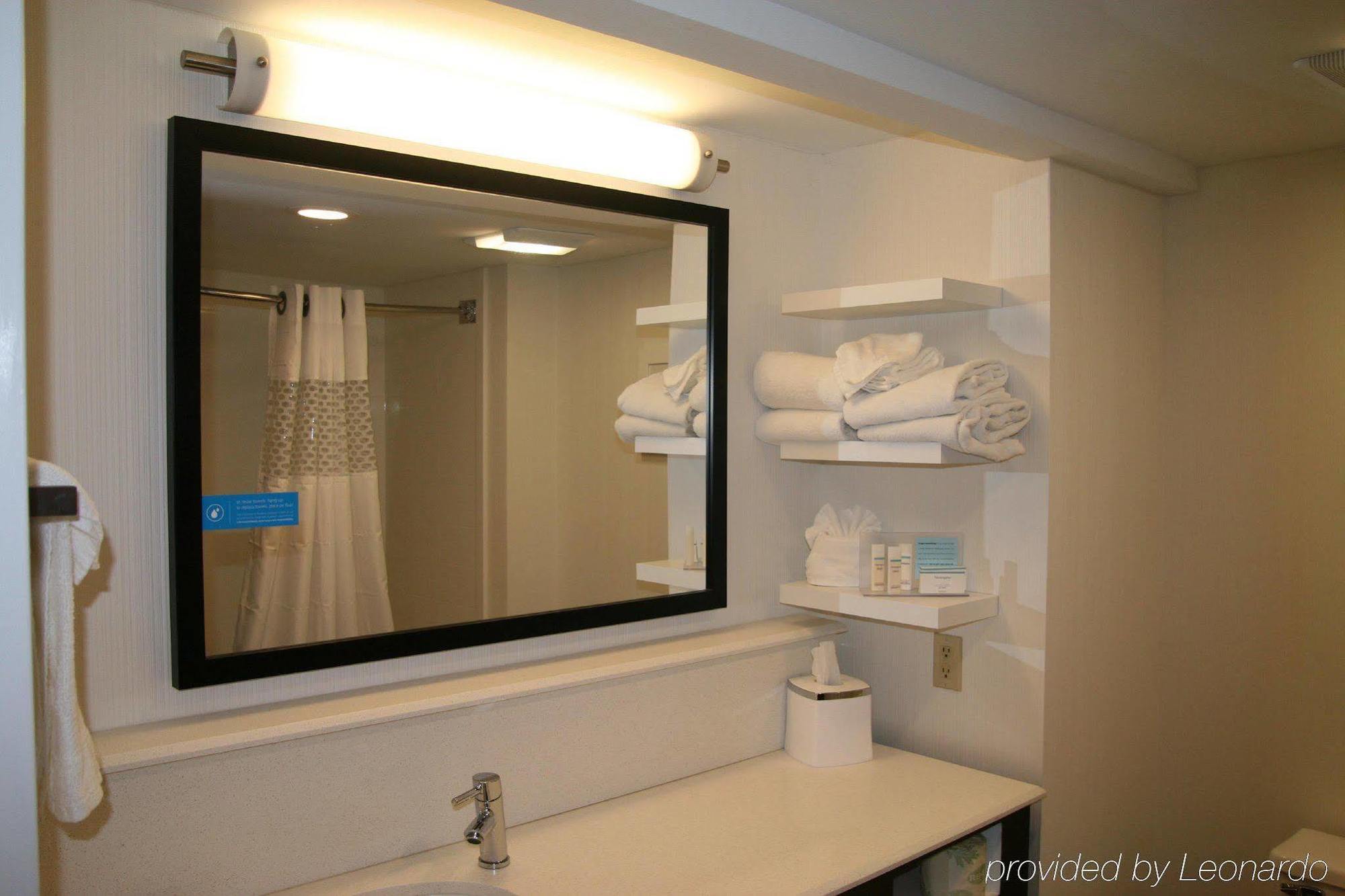 Hampton Inn Бърч Рън Екстериор снимка