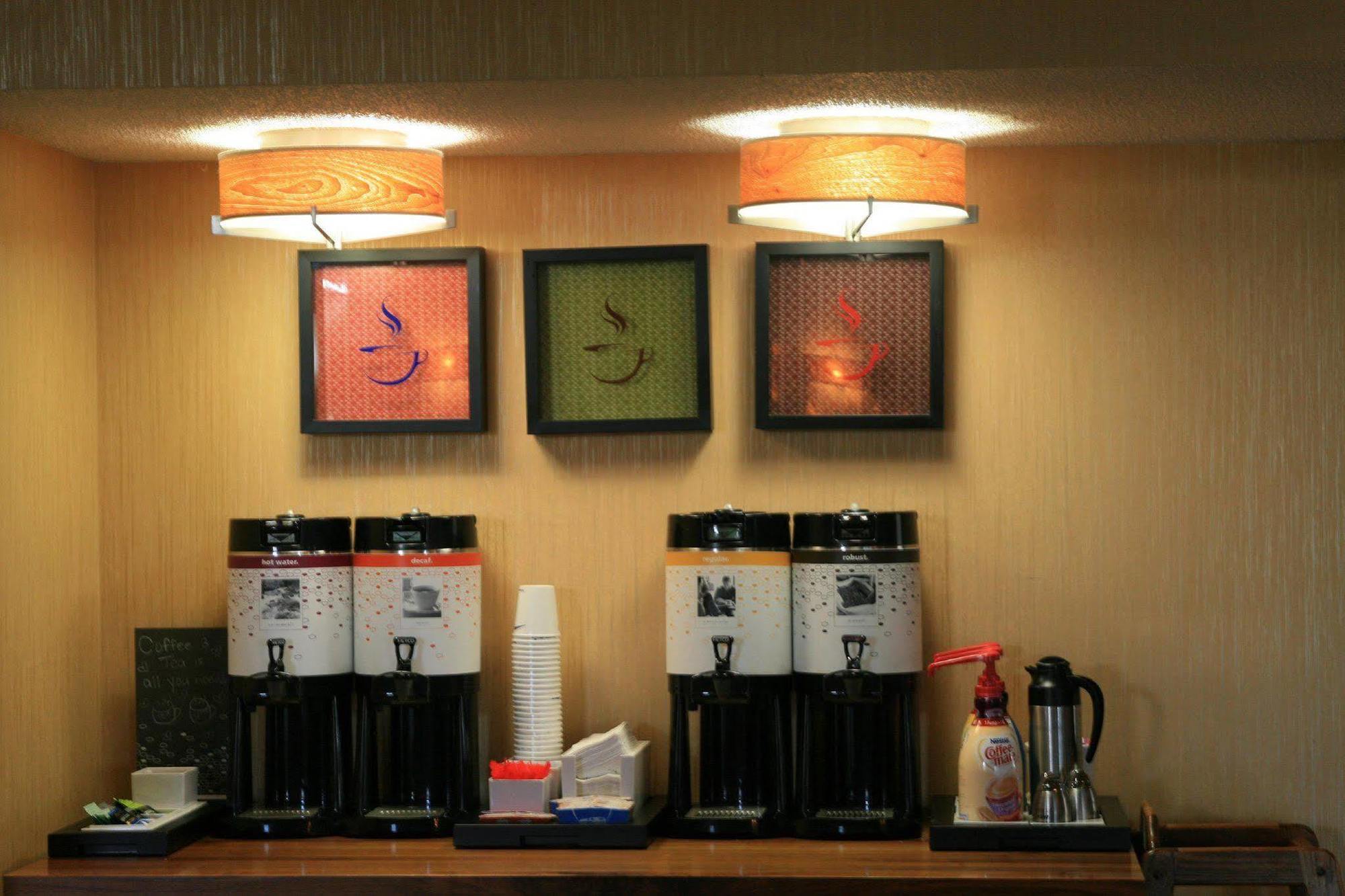 Hampton Inn Бърч Рън Екстериор снимка