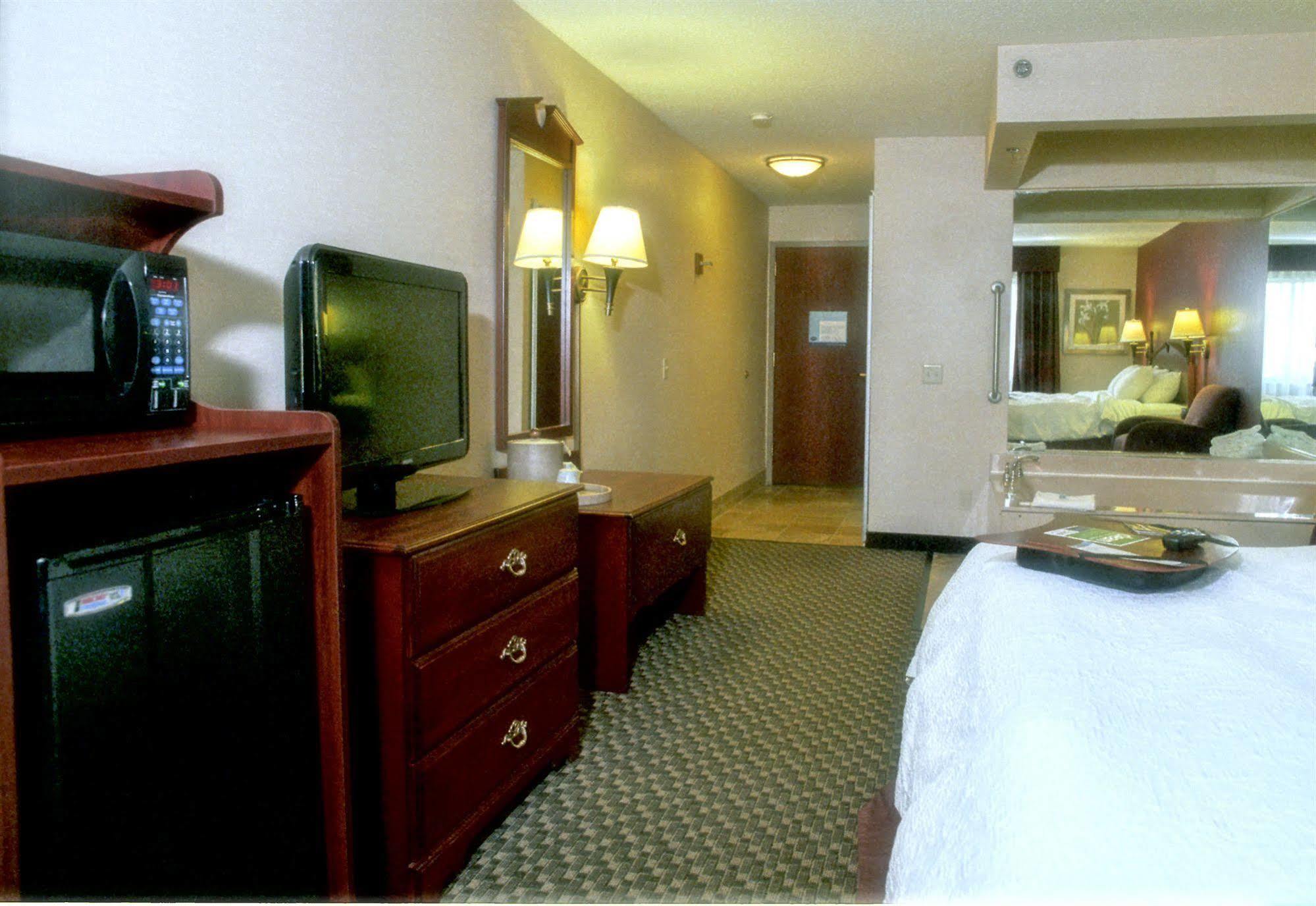 Hampton Inn Бърч Рън Екстериор снимка